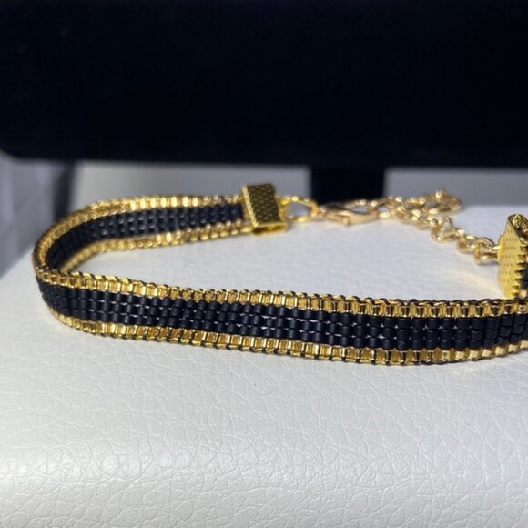 Black and Gold  Stripe loom-beaded bracelet - Picture 3 of 6